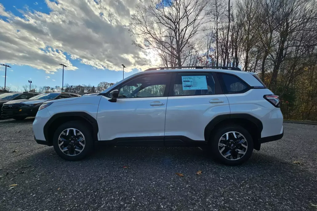 2025 Subaru Forester Base photo 1