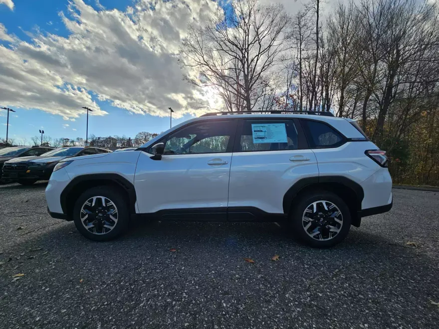 2025 Subaru Forester Base photo 1