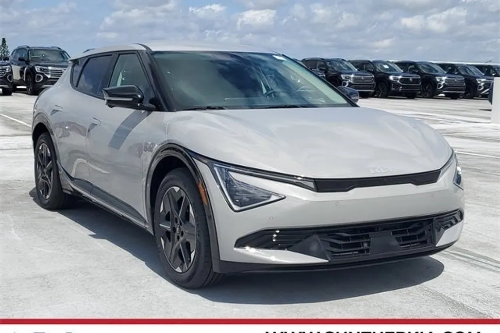 2025 Kia EV6 Wind photo 1