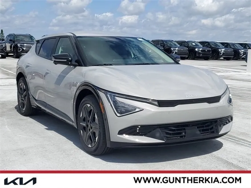 2025 Kia EV6 Wind photo 1