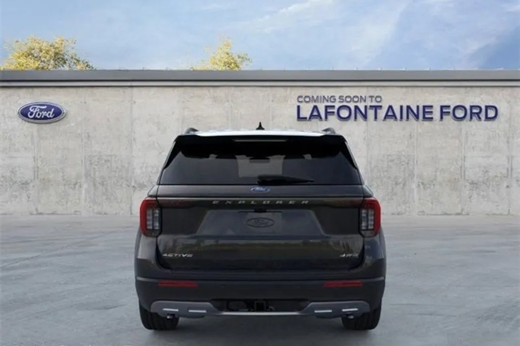 2025 Ford Explorer photo 1