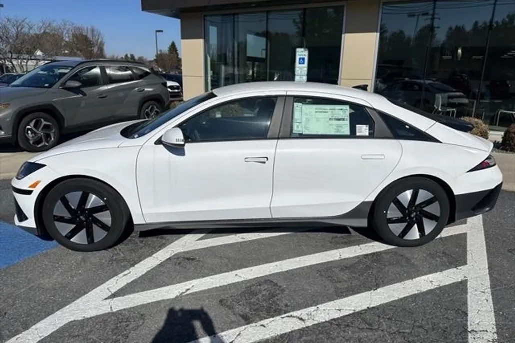 2023 Hyundai Ioniq 6 SE photo 1