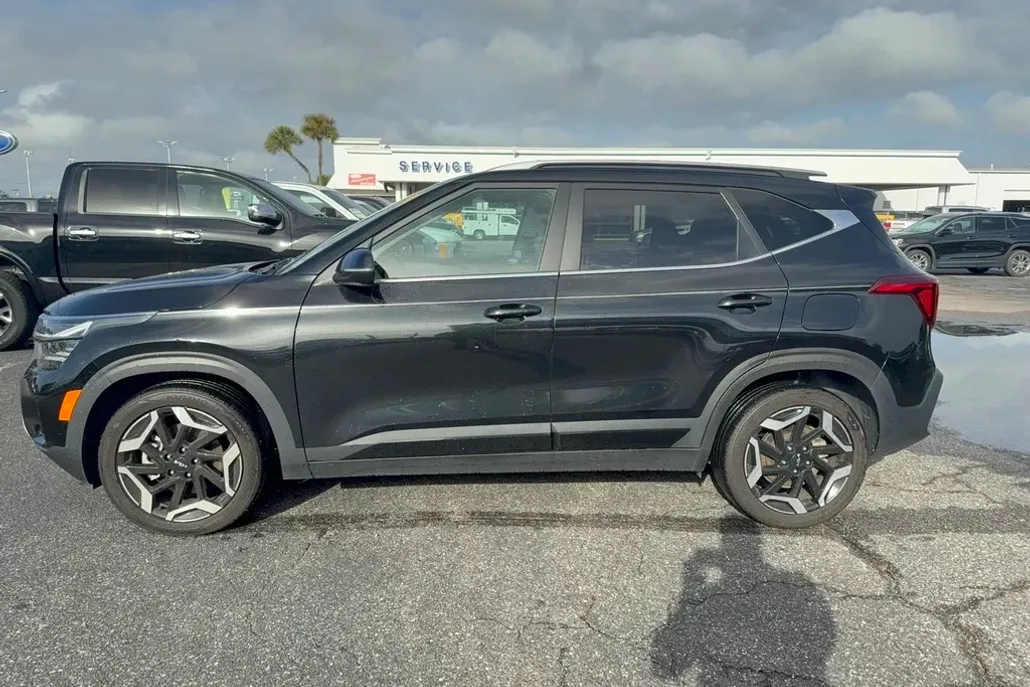 2024 Kia Seltos SX photo 1