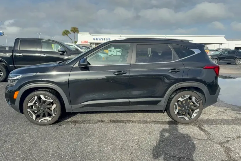2024 Kia Seltos SX photo 1