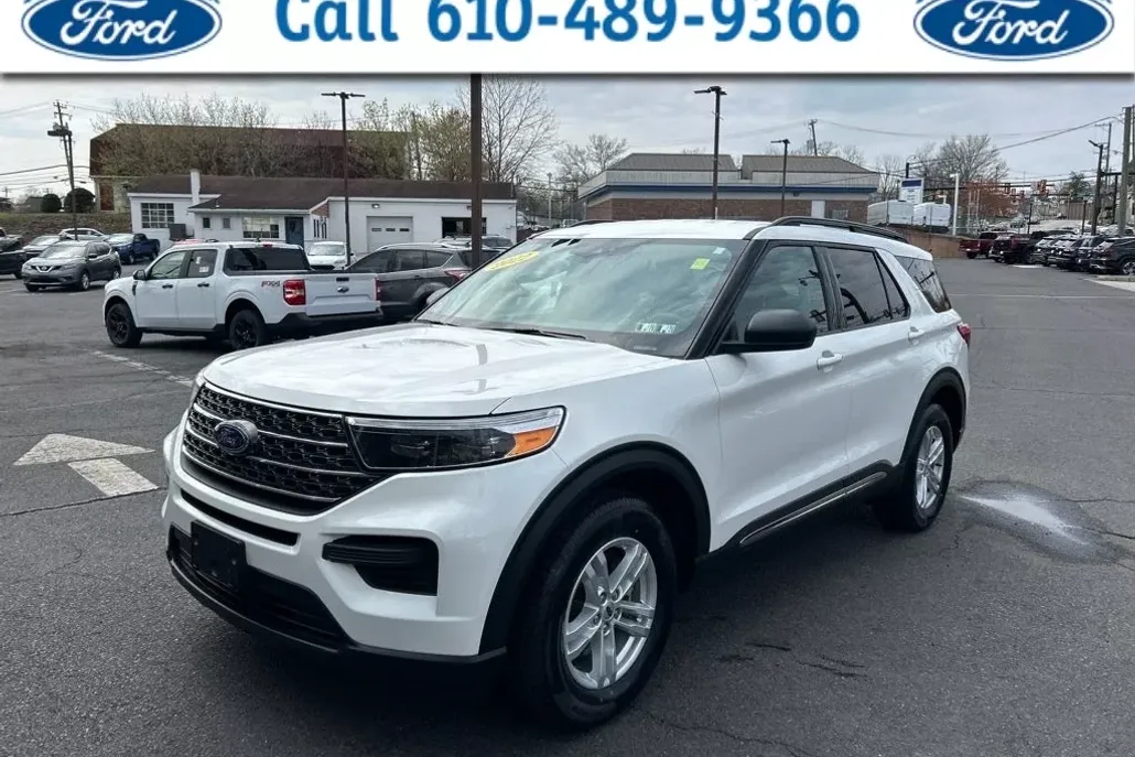 2022 Ford Explorer XLT photo 1