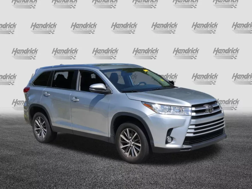 2019 Toyota Highlander XLE photo 1