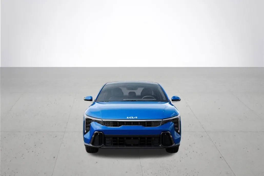2025 Kia K4 GT-Line photo 1