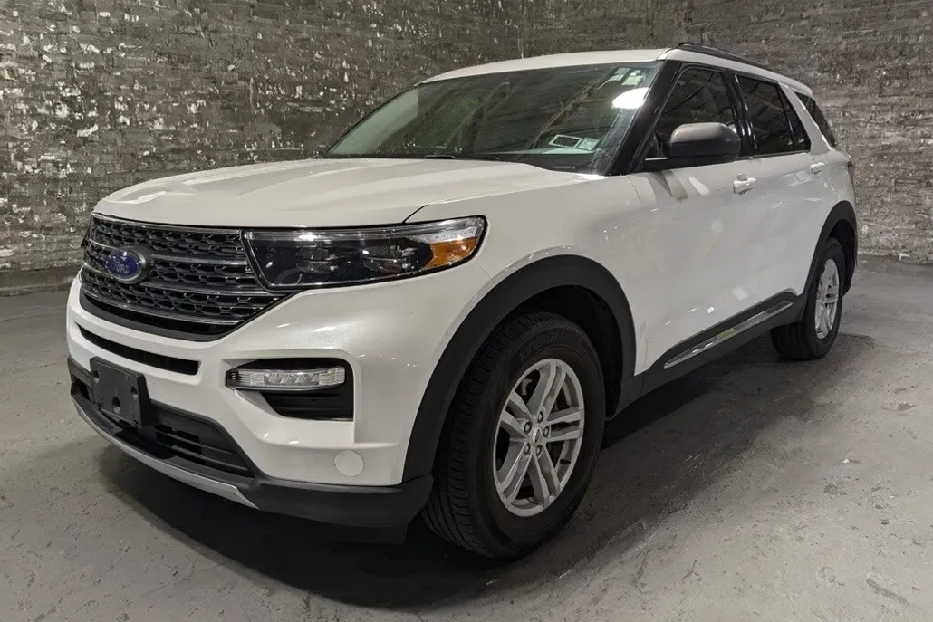 2022 Ford Explorer XLT photo 1