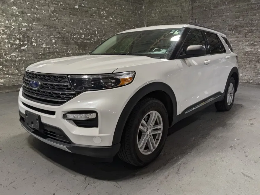 2022 Ford Explorer XLT photo 1