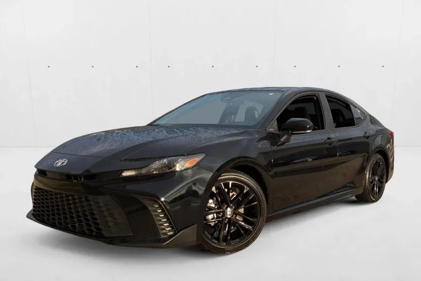 2025 Toyota Camry SE photo 1