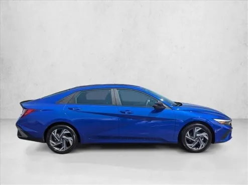 2025 Hyundai Elantra SEL Sport photo 4