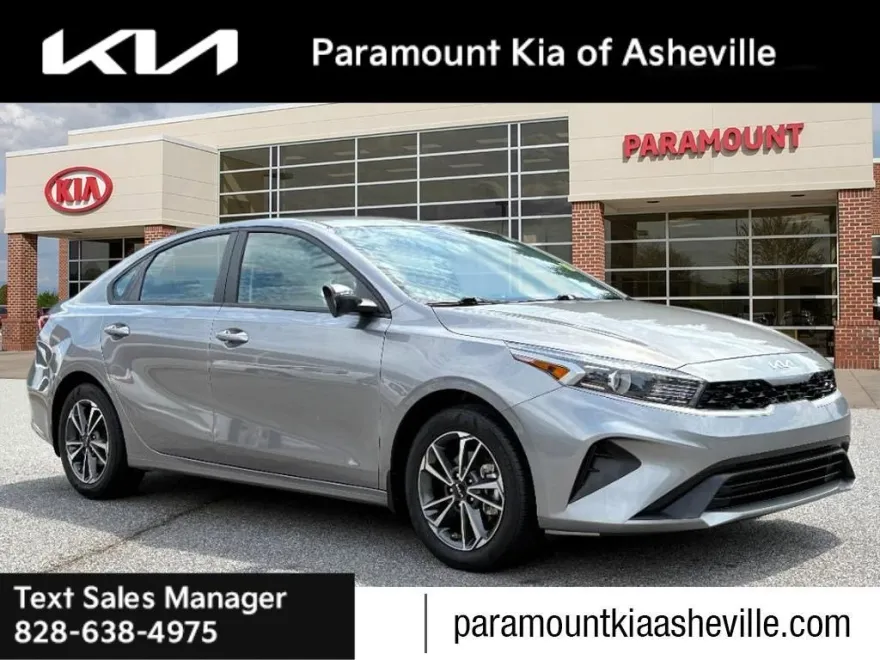 2023 Kia Forte LXS photo 1