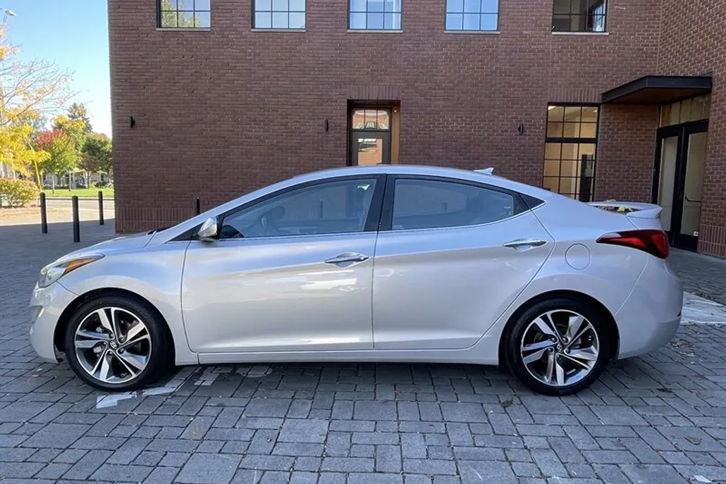2015 Hyundai Elantra Limited photo 1