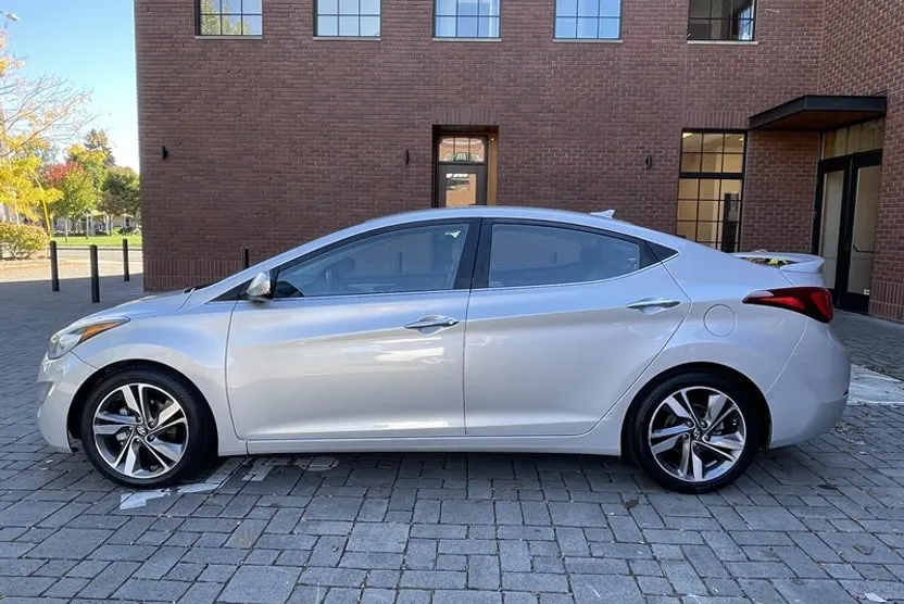 2015 Hyundai Elantra Limited photo 1