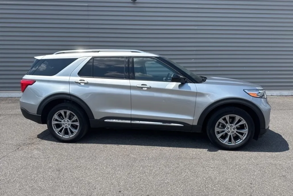 2024 Ford Explorer Limited photo 1