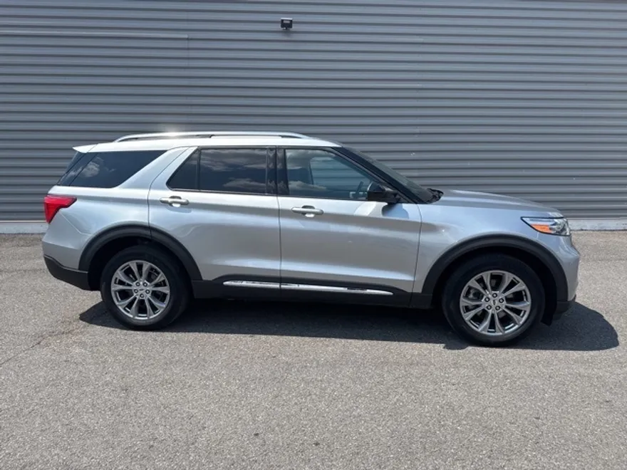 2024 Ford Explorer Limited photo 1