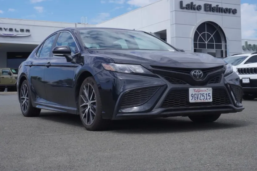 2023 Toyota Camry SE photo 1