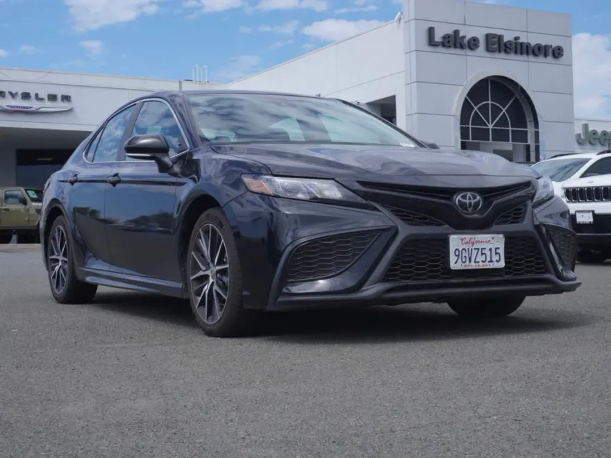 2023 Toyota Camry SE photo 1