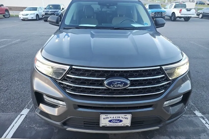 2020 Ford Explorer XLT photo 1