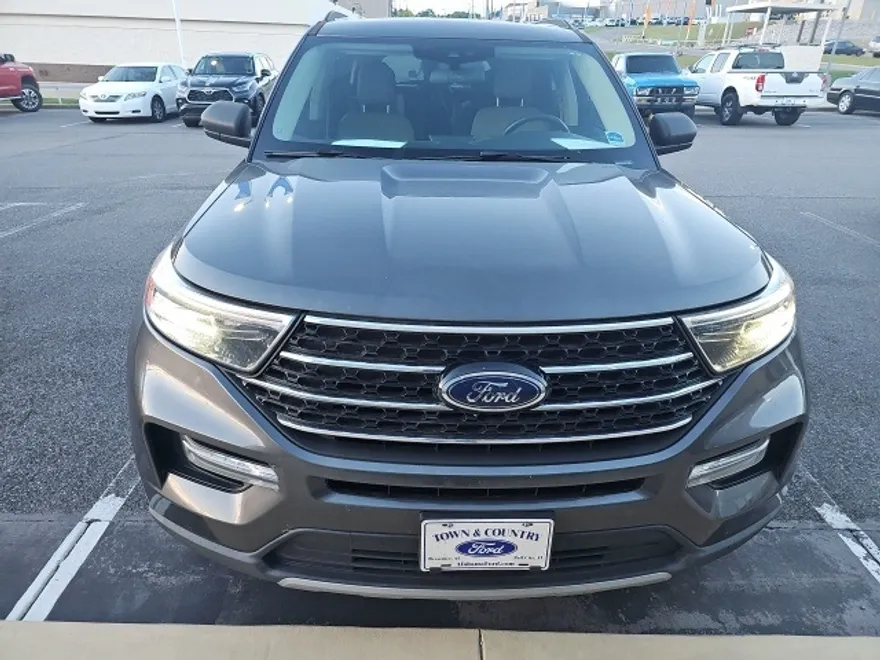 2020 Ford Explorer XLT photo 1