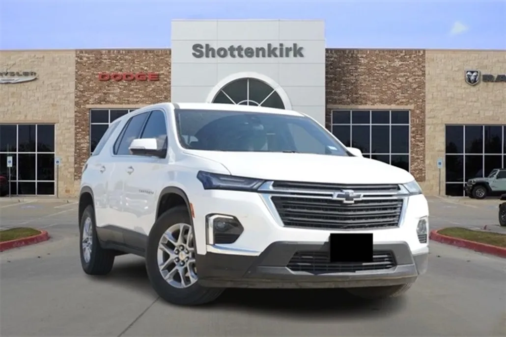 2023 Chevrolet Traverse LS photo 1