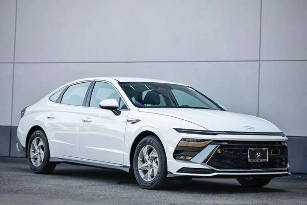 2025 Hyundai Sonata SE photo 1