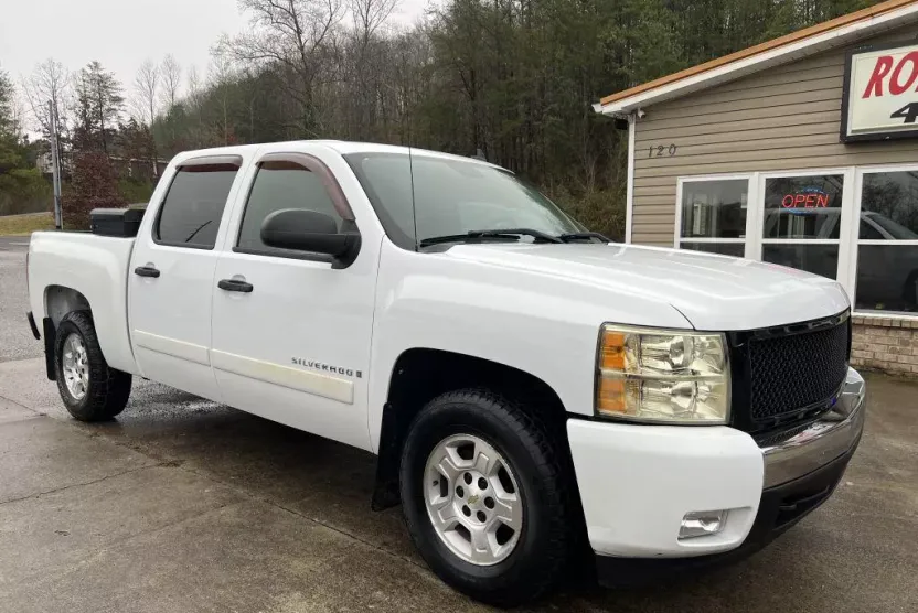 2008 Chevrolet Silverado 1500 LT photo 1