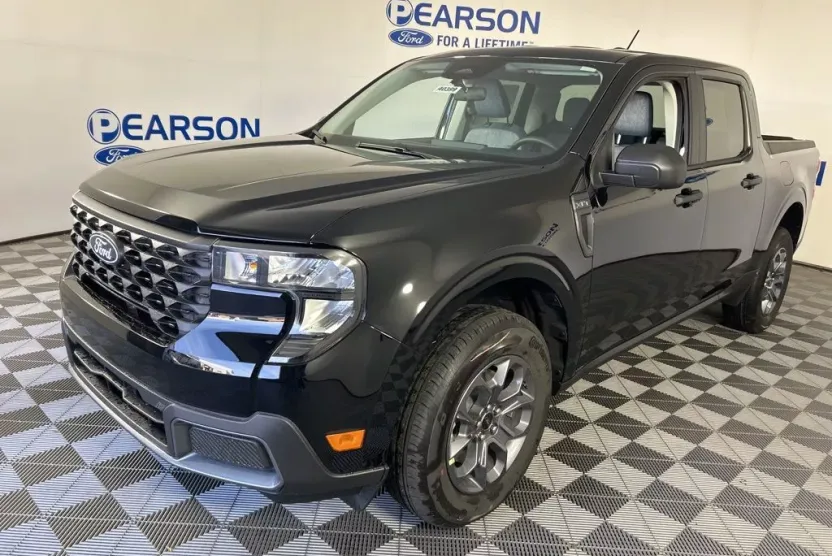 2025 Ford Maverick XLT photo 1