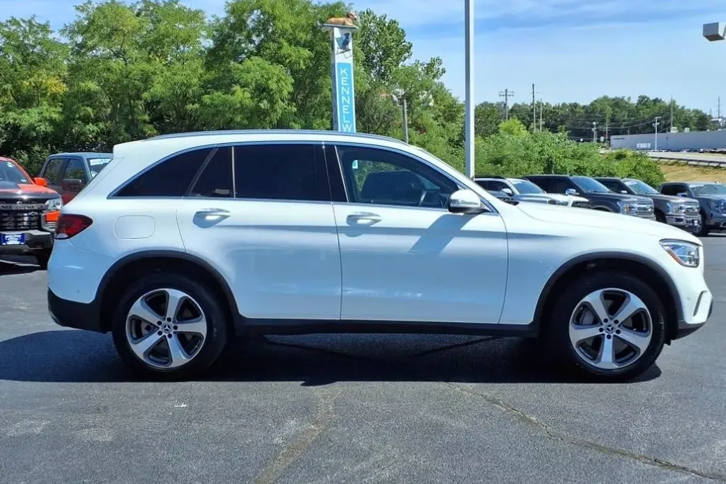 2022 Mercedes Benz GLC 300 photo 1