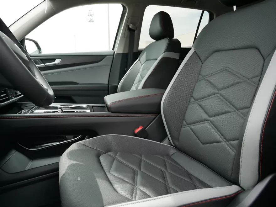 2025 Volkswagen Atlas Peak Edition SE photo 1