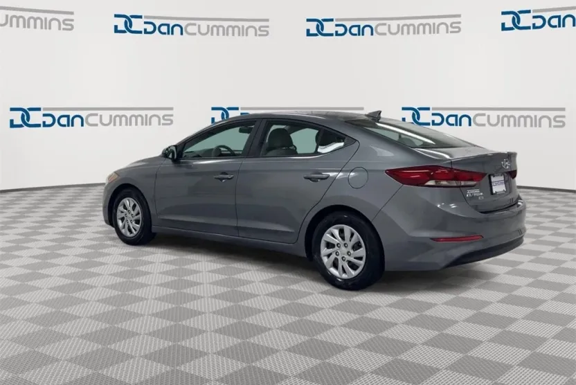 2017 Hyundai Elantra SE photo 1