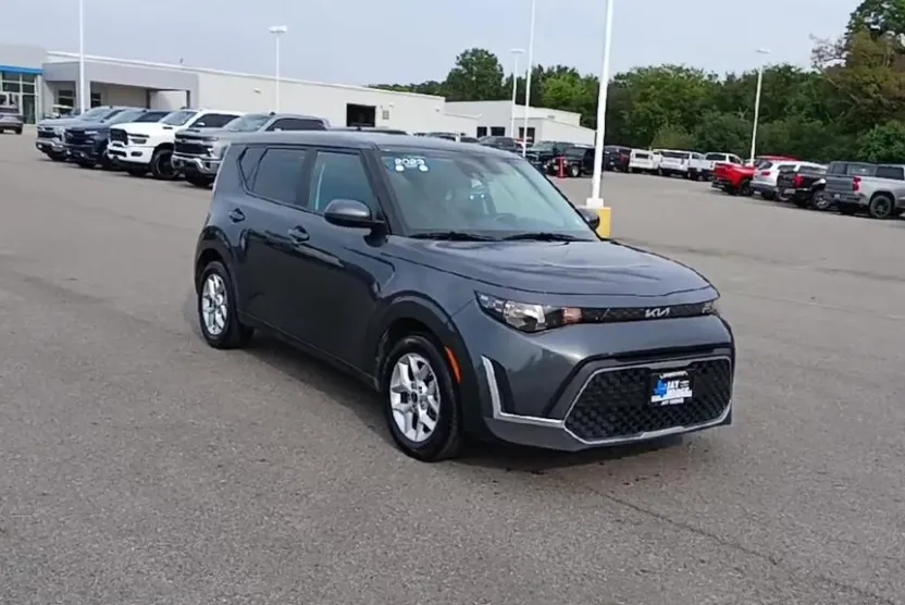 2023 Kia Soul LX photo 1