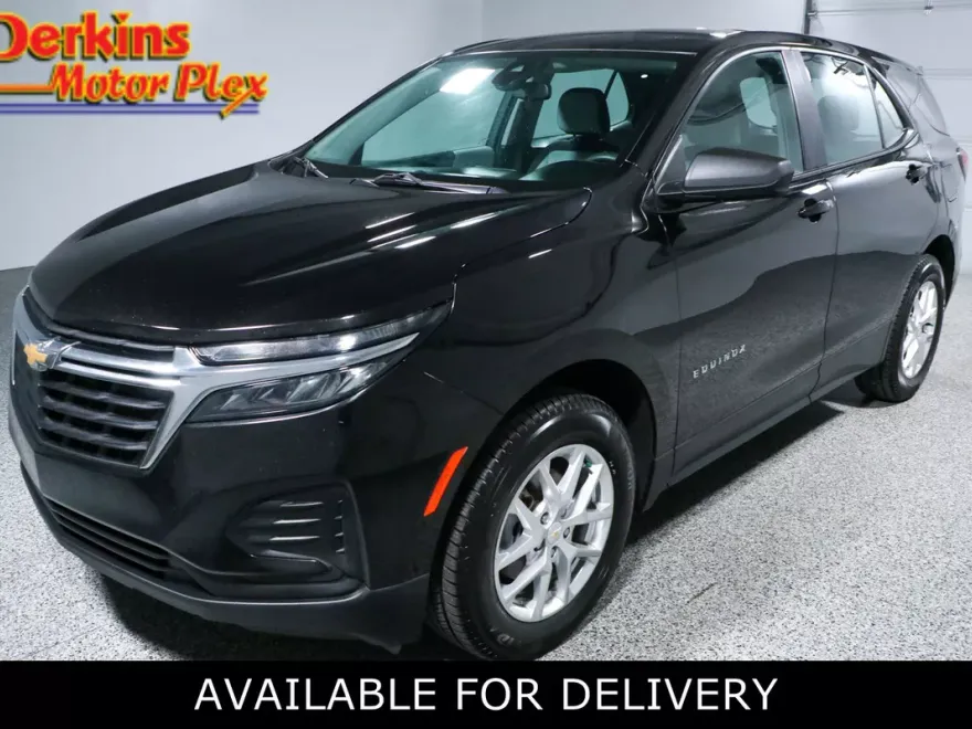 2022 Chevrolet Equinox LS photo 1