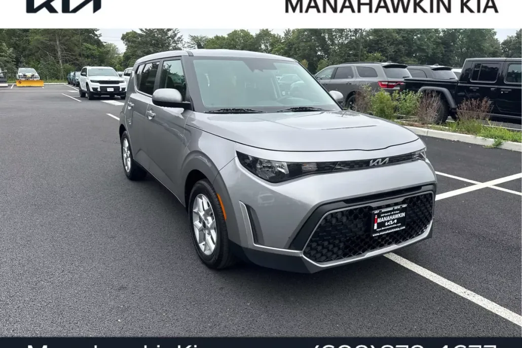 2023 Kia Soul LX photo 1