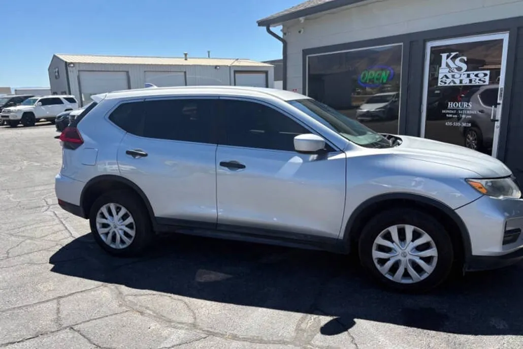 2020 Nissan Rogue S photo 1