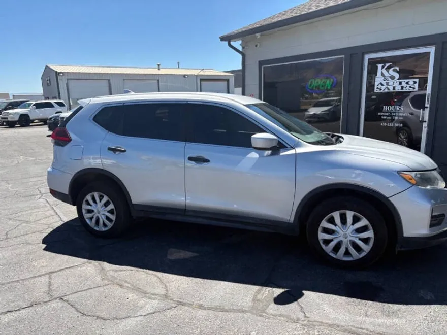 2020 Nissan Rogue S photo 1
