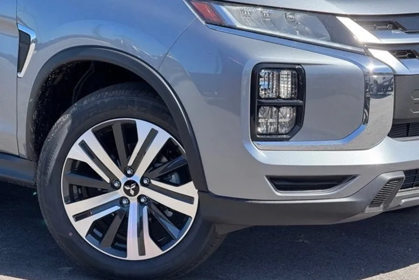 2025 Mitsubishi Outlander Sport ES SE LE photo 1