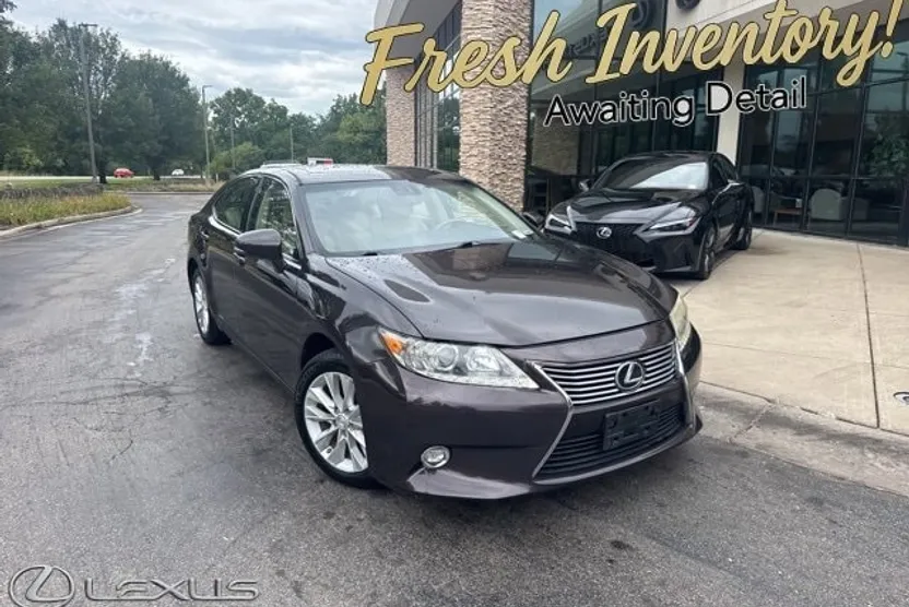 2014 Lexus ES 300h photo 1