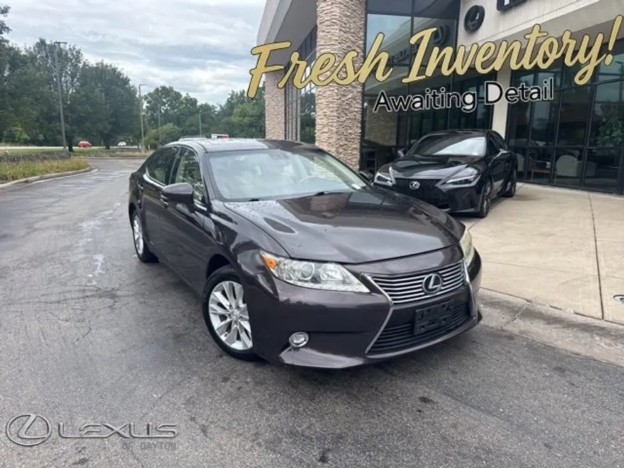 2014 Lexus ES 300h photo 1