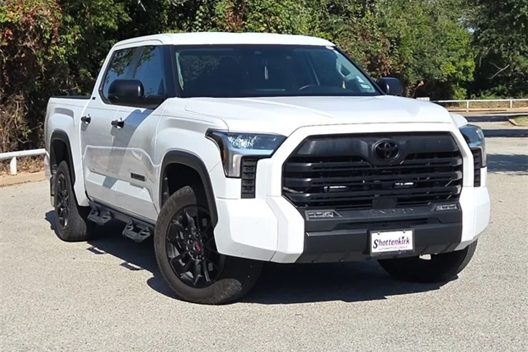 2024 Toyota Tundra SR5 photo 1