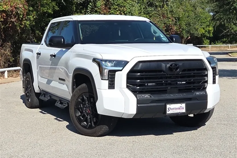 2024 Toyota Tundra SR5 photo 1
