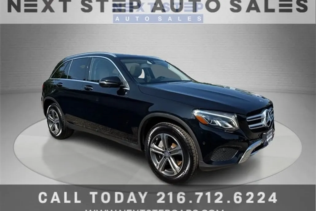 2017 Mercedes Benz GLC 300 4MATIC photo 1