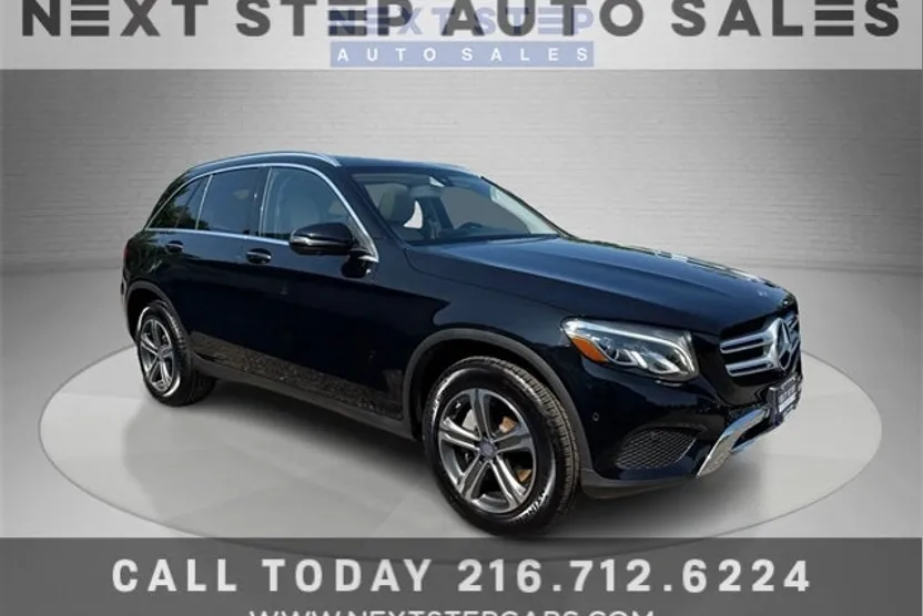 2017 Mercedes Benz GLC 300 4MATIC photo 1
