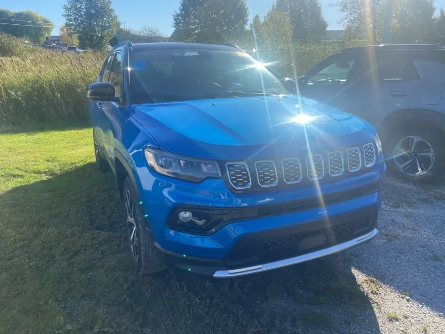 2024 Jeep Compass Limited photo 1