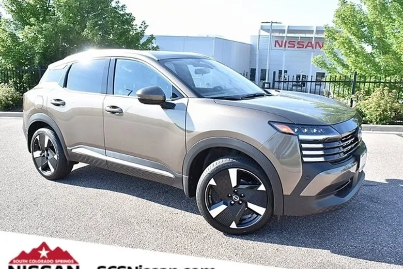 2025 Nissan Kicks SR photo 1