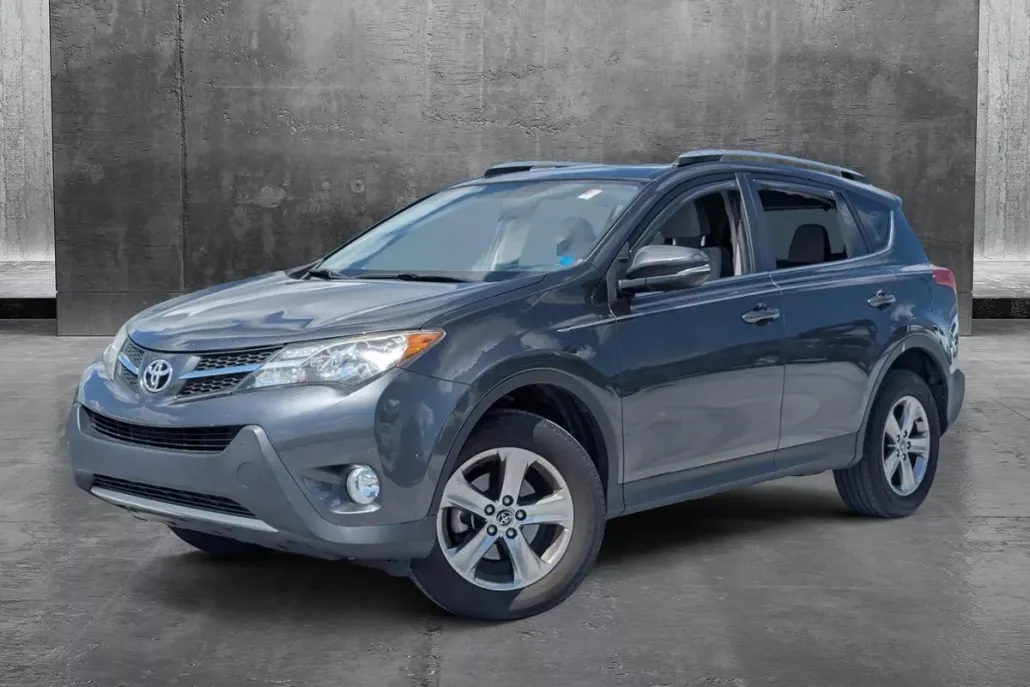 2015 Toyota RAV4 XLE photo 1