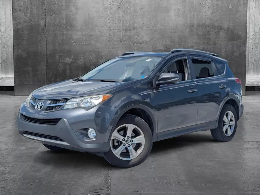 2015 Toyota RAV4 XLE photo 1