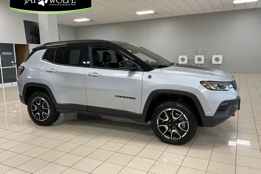 2024 Jeep Compass Trailhawk photo 1