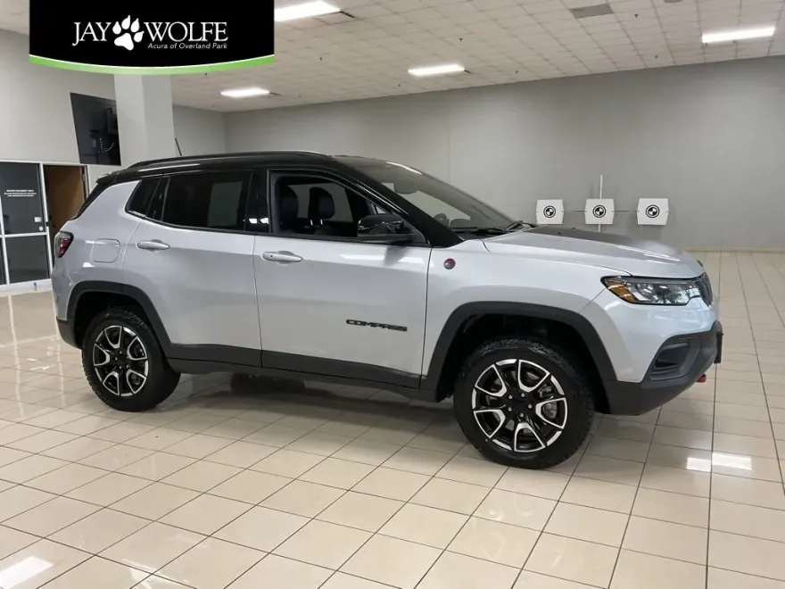 2024 Jeep Compass Trailhawk photo 1