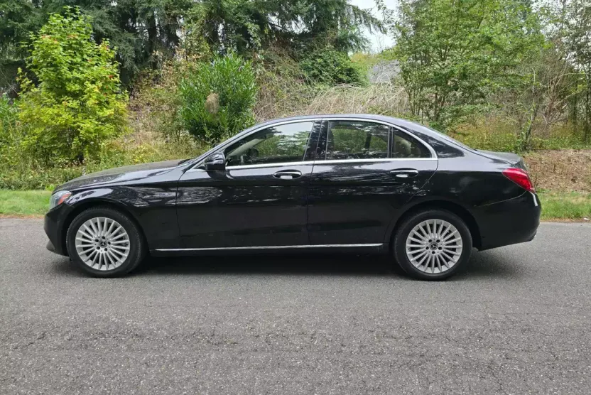 2017 Mercedes Benz C 300 4MATIC Sedan photo 1